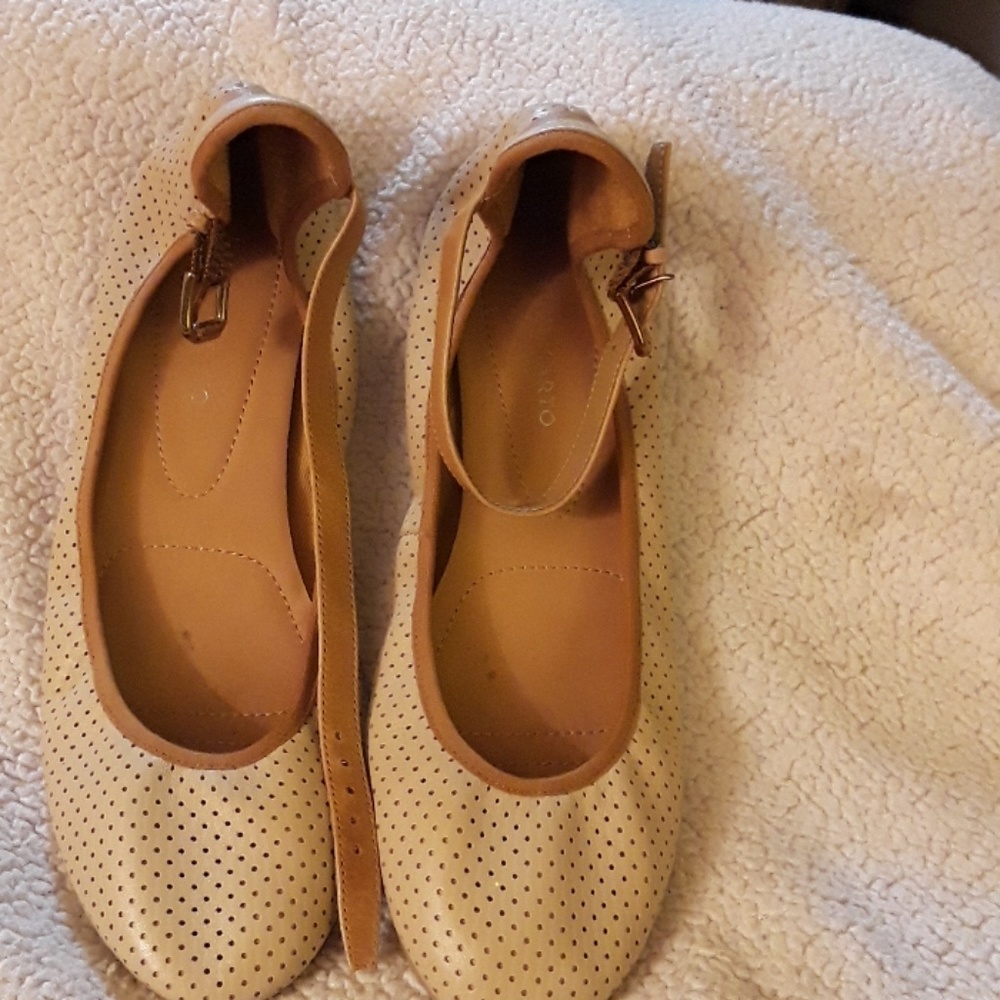 Ladies shoes